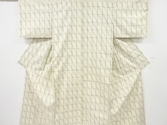 リサイクル　格子に雨絣織り出し手織り紬着物