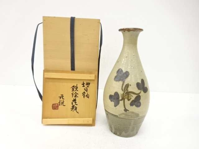 SALE!! JAPANESE COLLECTIBLE / VASE / WHITE GLAZED IRON PAINTING GROUND / BY Y