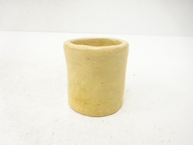 SALE!! JAPANESE COLLECTIBLE / MILKY WHITE GLAZE LID REST