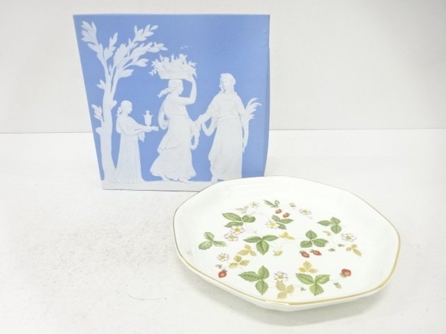 SALE!! JAPANESE COLLECTIBLE / WEDGWOOD WILD STRAWBERRY PLATE WESTERN TABLEWAR