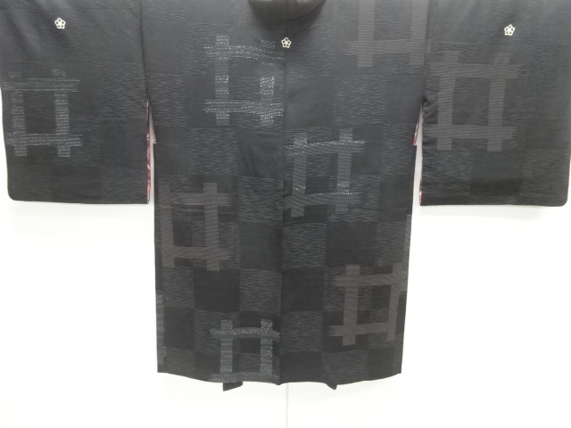 Taisho-Roman Three-crested haori with woven lacquer well design