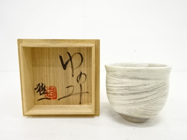 JAPANESE POTTERY / YUNOMI TEA CUP / BRUSH MARK 