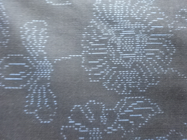 アンティーク　花模様織り出し本場泥大島紬着物