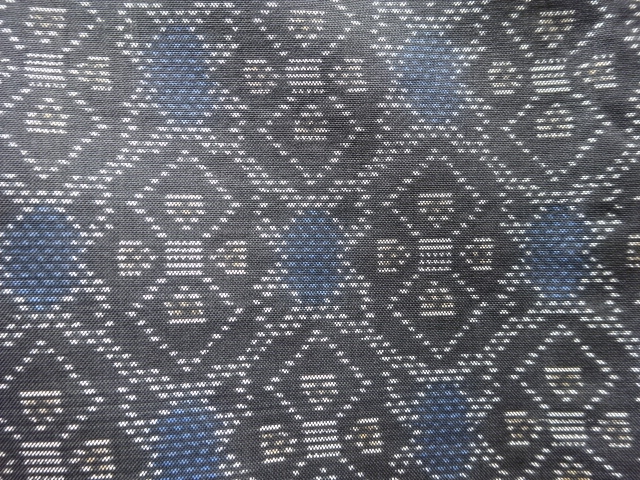 アンティーク　幾何学模様織り出し本場泥大島紬着物