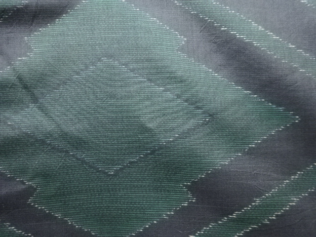 アンティーク　松皮菱模様織り出し本場泥大島紬着物