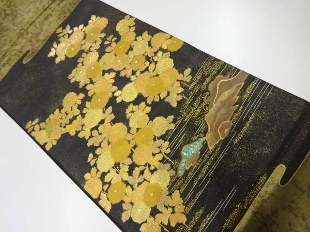 リサイクル　金彩螺鈿岩石に菊模様袋帯