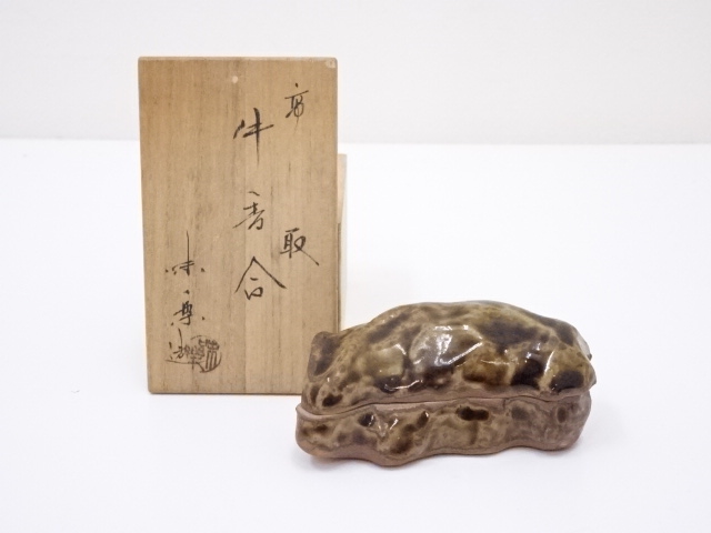 SALE!! JAPANESE TEA CEREMONY / KOGO(INCENSE CONTAINER) / OX / TAKATORI WARE / BY MIRAKU KAMEI